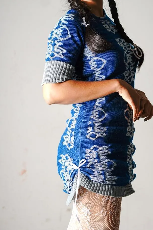 Side view of the dress showing the knitted pattern